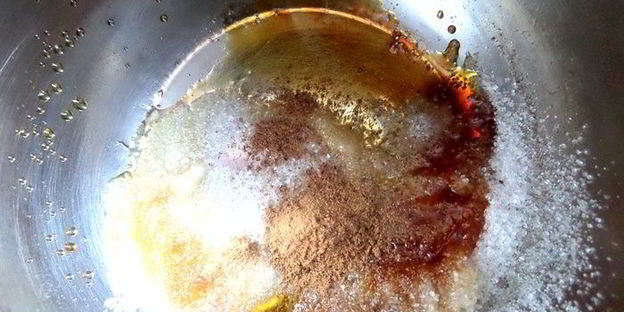 карамельный кофе под сливочной шапочкой