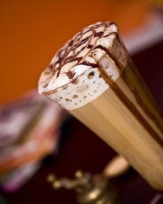 Ледяной карамельный кофе