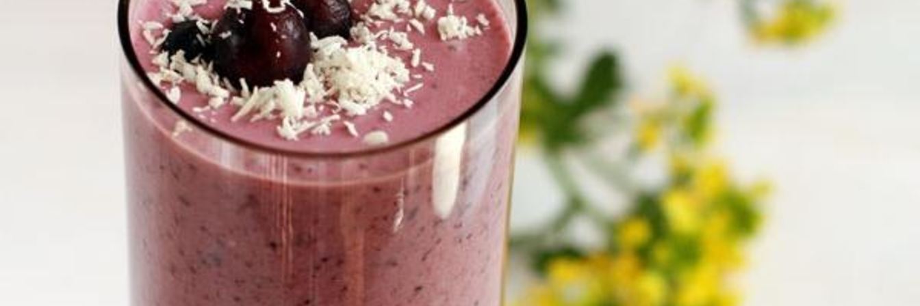 Кокосовый коктейль с ягодами