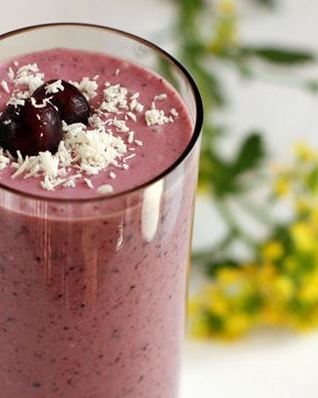 Кокосовый коктейль с ягодами