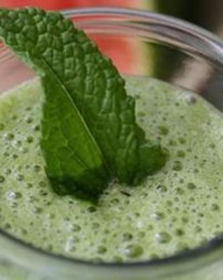 Коктейль из огурцов и дыни