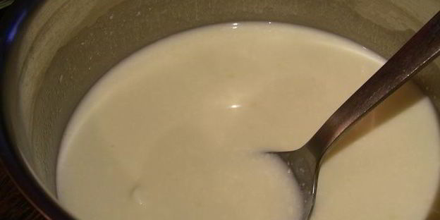 рыба с луком-пореем и сливочным соусом с водкой