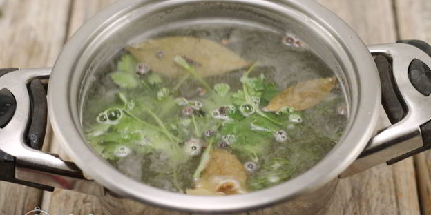 соленые огурцы с водкой