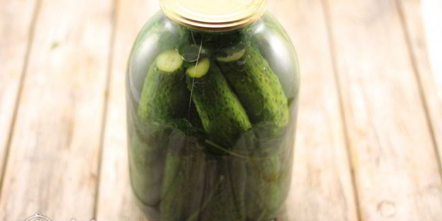 соленые огурцы с водкой