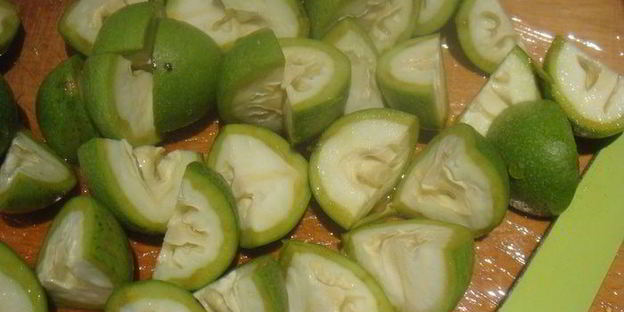 ликер из зеленых грецких орехов ночино