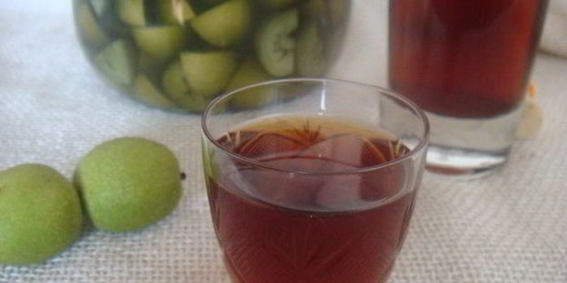 ликер из зеленых грецких орехов ночино