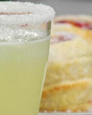 Ананасовый лимонад