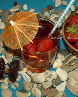 Клубничный лимонад с базиликом