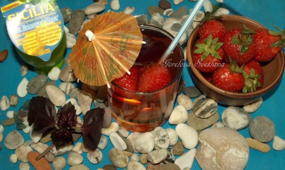 Рецепт клубничного лимонада с базиликом