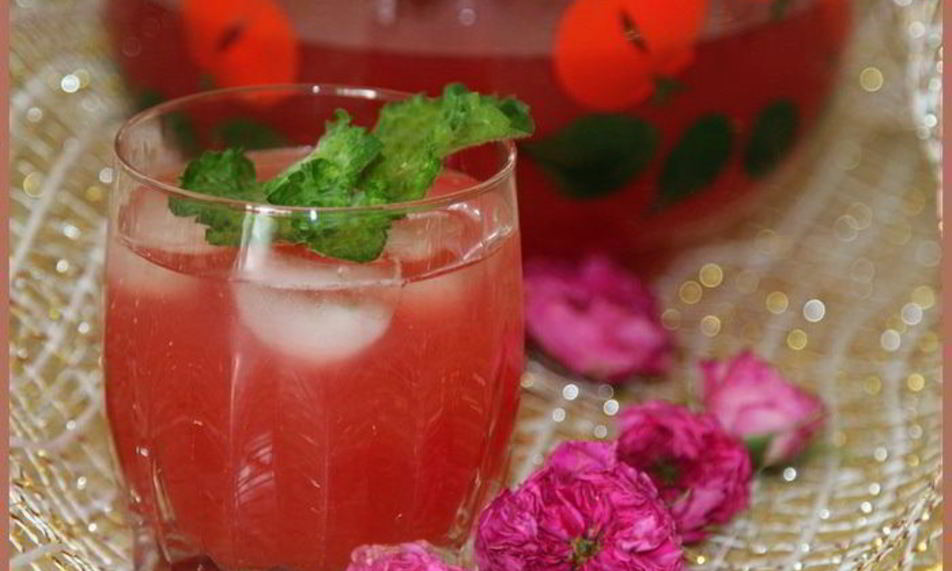 Рецепт легкого освежающего лимонада из чайной розы и мяты