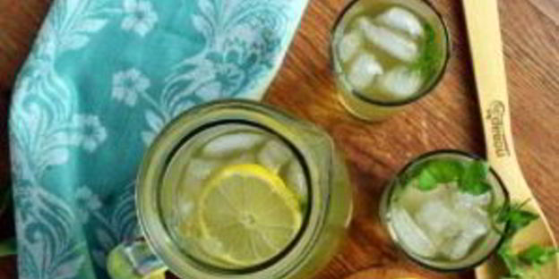 лимонад из тархуна, лимона и мяты