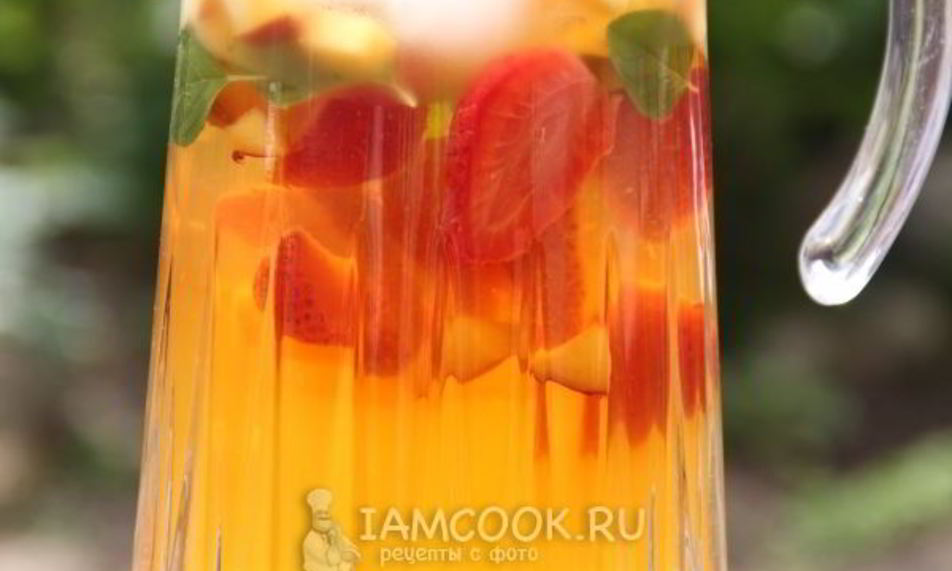 Рецепт лимонада из зеленого чая с ягодами и фруктами