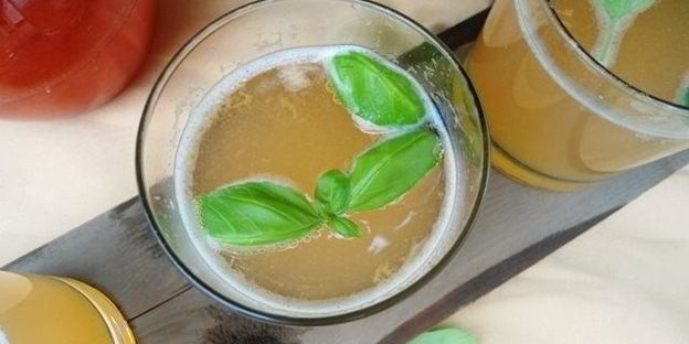 лимонад персик-базилик