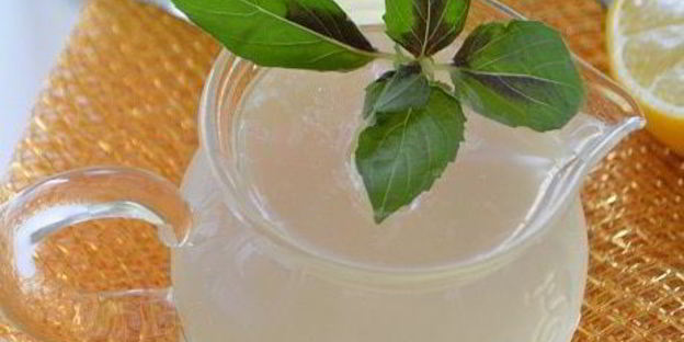 лимонад с базиликом и душистым перцем