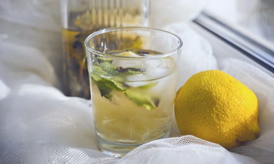 Рецепт лимонада с мятой, лимоном и тимьяном