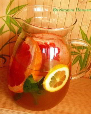 Цитрусовый лимонад на основе зеленого чая