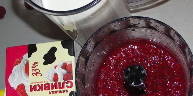 малиновый коктейль с корицей