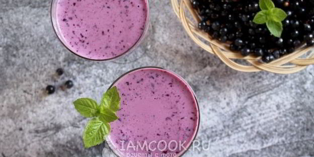 кисломолочный коктейль с черникой и овсяными хлопьями