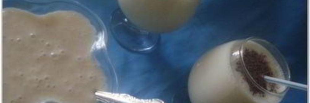 Молочный коктейль и йогурт с манго