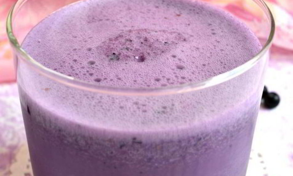 Рецепт молочного коктейля с черникой