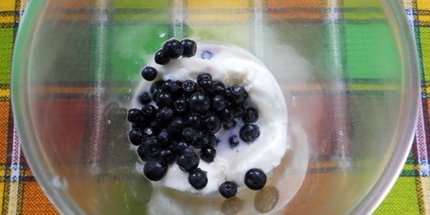 молочный коктейль с черникой