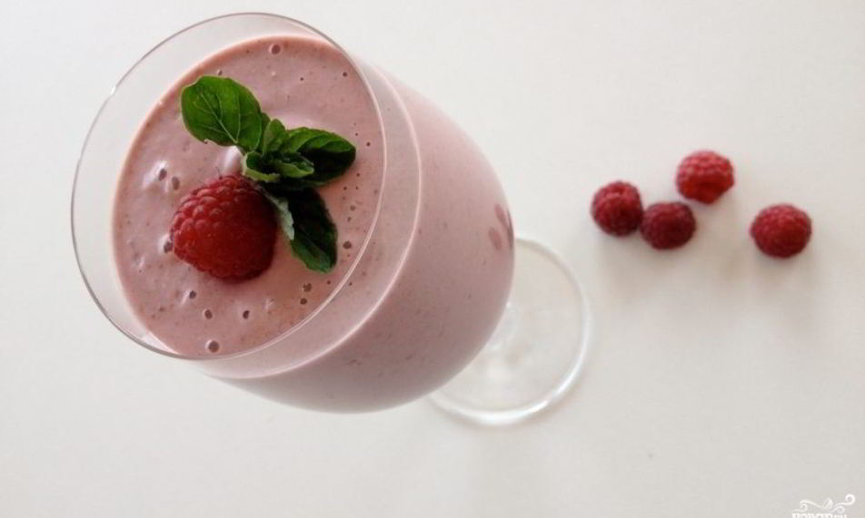 Рецепт молочного коктейля с малиной