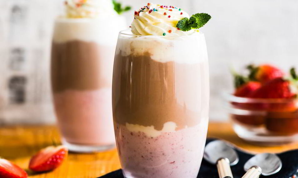 Рецепт трехцветного молочного коктейля