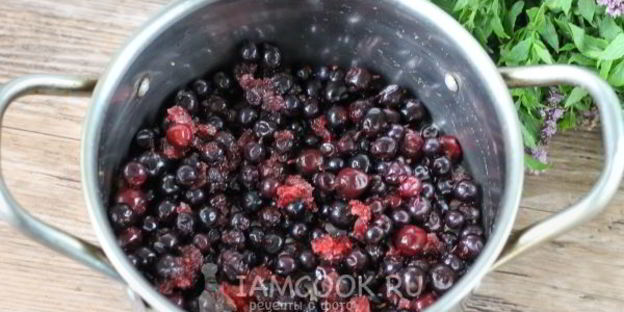 морс из замороженной черной смородины