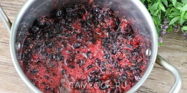 морс из замороженной черной смородины