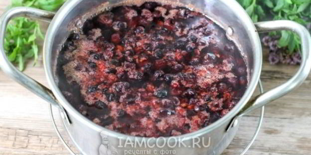 морс из замороженной черной смородины