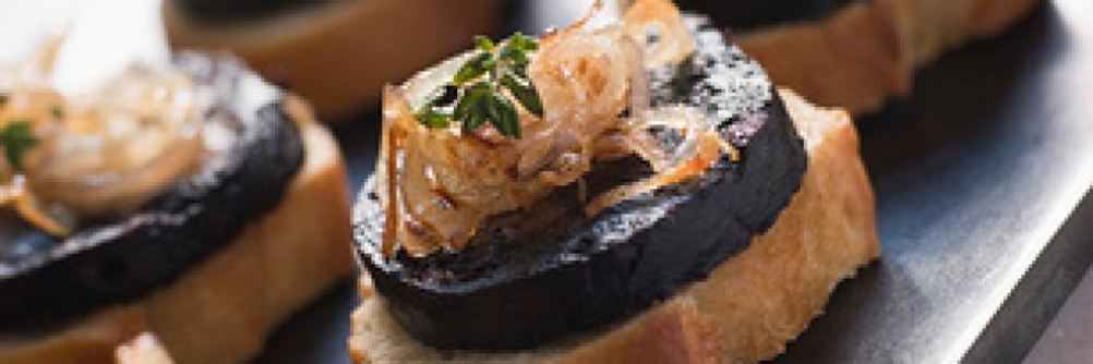 Жареная испанская морсилья с луком