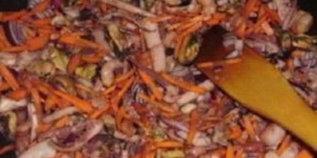 морской коктейль со спагетти