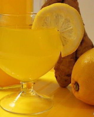 Напиток с имбирем, лимоном и куркумой