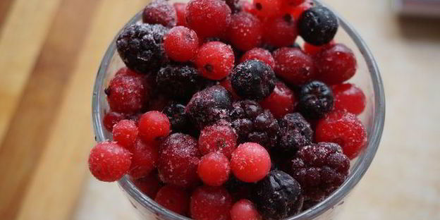 ананасово-ягодный смузи