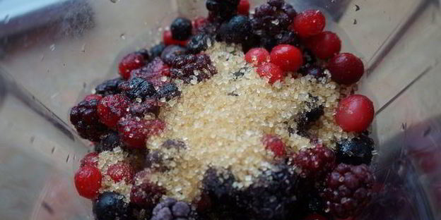 ананасово-ягодный смузи