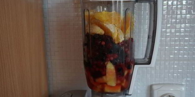 ананасово-ягодный смузи