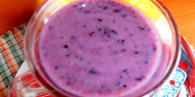 бананово-черничный смузи