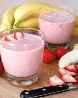 Бананово-клубничный смузи с сиропом Гренадин