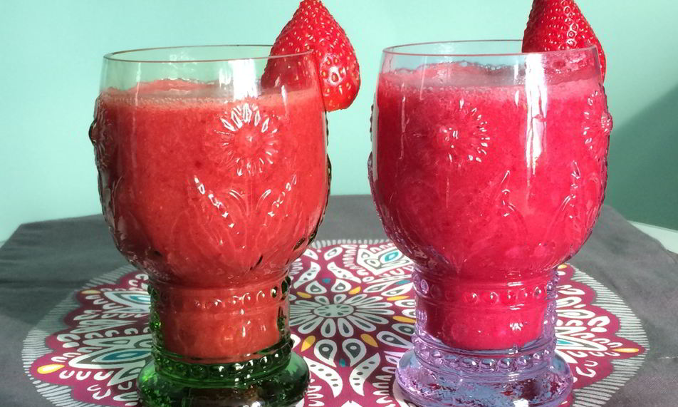 Рецепт клубнично-брусничного смузи