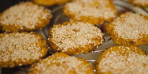 морковное печенье с бананово-клубничным смузи