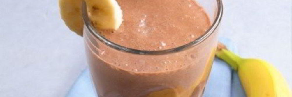 Шоколадный смузи с бананом