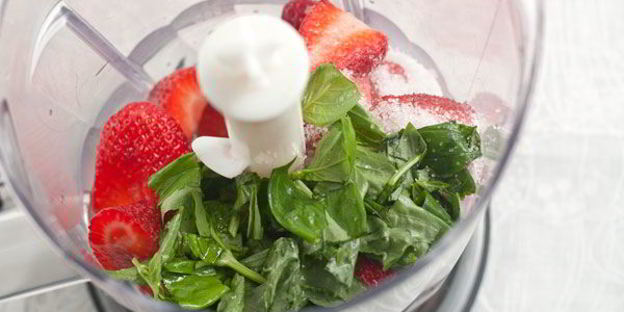 смузи из клубники с базиликом