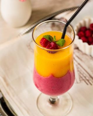 Смузи из малины и манго