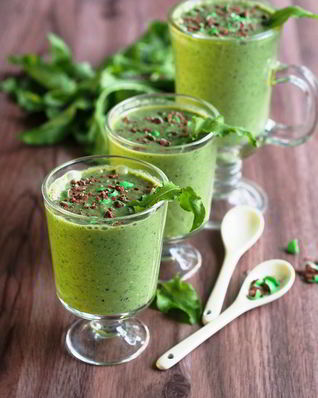 Смузи из щавеля, фруктов и хлопьев