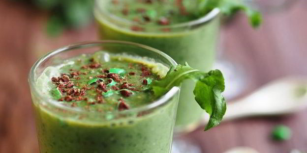 смузи из щавеля, фруктов и хлопьев