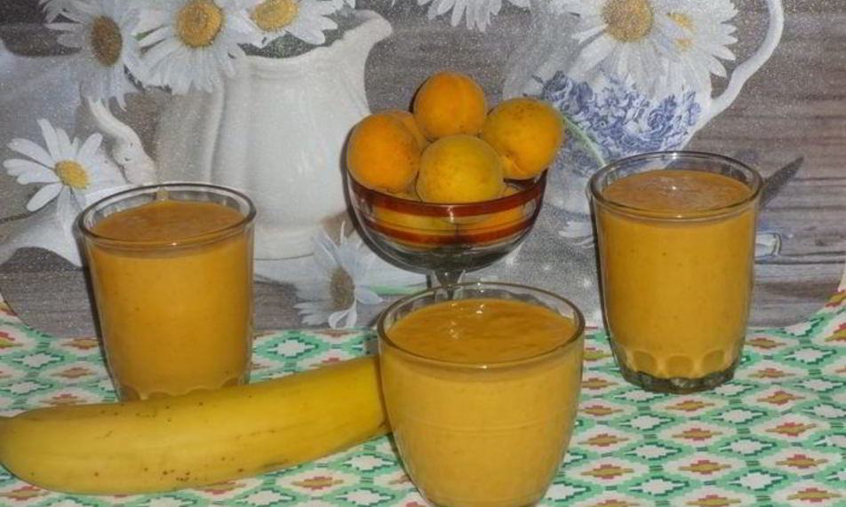 Рецепт смузей с абрикосами, бананом и мацони