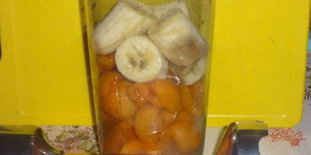 смузи с абрикосами, бананом и мацони