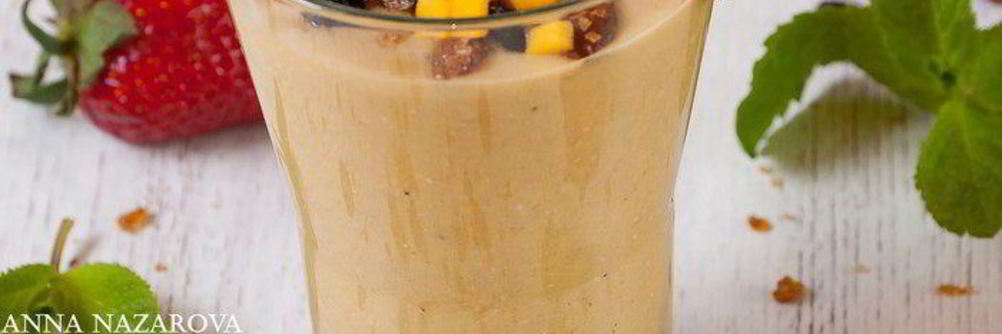 Смузи с бананом и манго