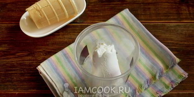 смузи с кокосовым молоком и черной смородиной