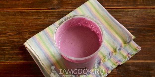 смузи с кокосовым молоком и черной смородиной